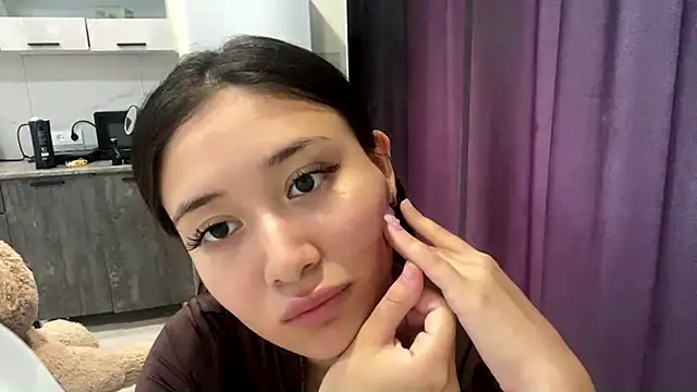 Chatroom XXX en direct de Mitsuki_Sutemi