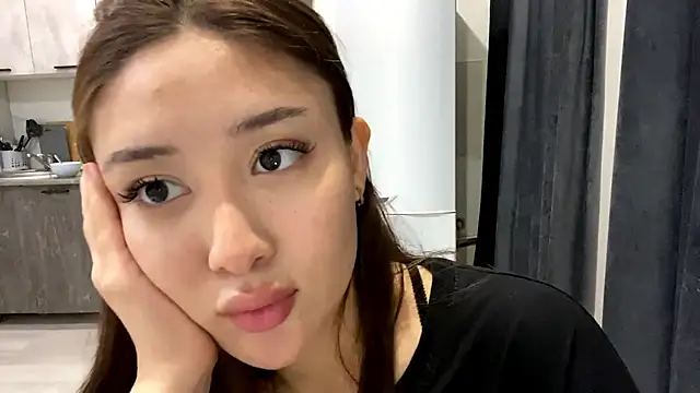 XXX chat uživo modela Mitsuki_Sutemi