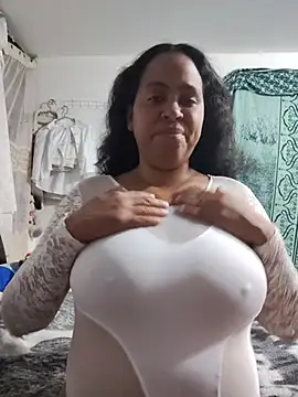 iamlatinaforeva Adlı Modelin Canlı XXX Sohbeti