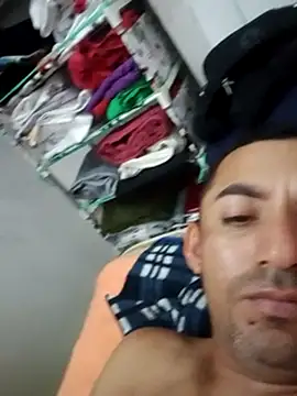 leanmende webcam show