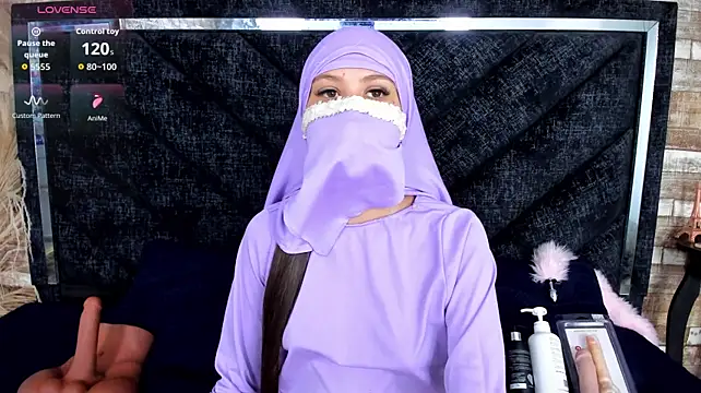 Pertunjukan Kamera Web Zully_Mansur