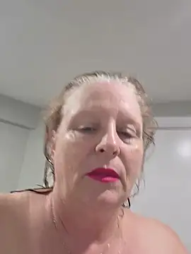 CanadianQueen1973 Show in webcam