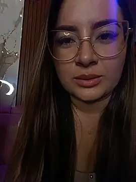 Chat +18 de LunaDiaz999 ao vivo