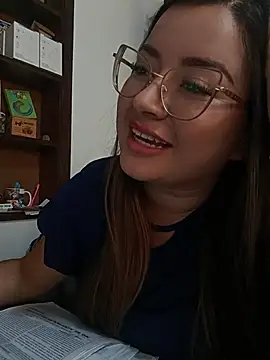 XXX chat uživo modela LunaDiaz999