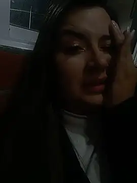 Chat +18 de LunaDiaz999 ao vivo