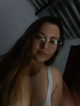 LunaDiaz999 Adlı Modelin Canlı XXX Sohbeti