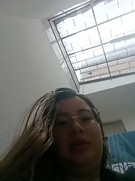 LunaDiaz999 élő XXX-chatje