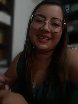 Chat +18 de LunaDiaz999 ao vivo