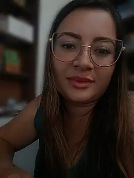 Chat +18 de LunaDiaz999 ao vivo