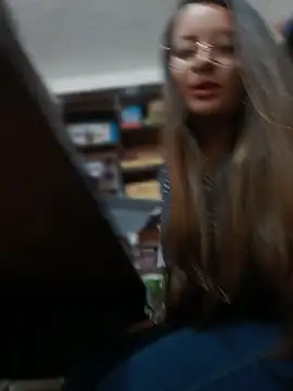 Chat +18 de LunaDiaz999 ao vivo
