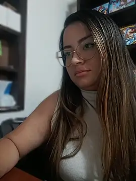LunaDiaz999's Live Sex Cam Show