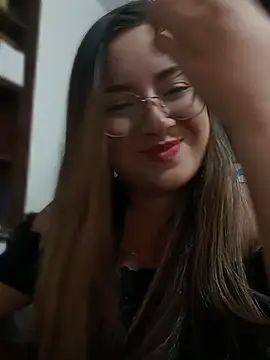 Chat +18 de LunaDiaz999 ao vivo