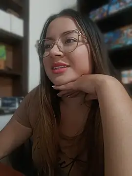 LunaDiaz999's Live Chat Room