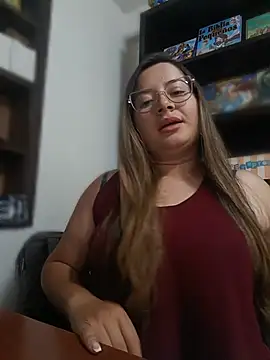 LunaDiaz999's Live Chat Room
