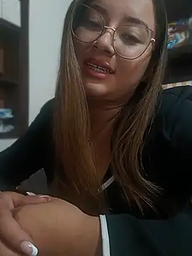 LunaDiaz999's Live XXX Chat