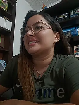 LunaDiaz999's Live XXX Chat