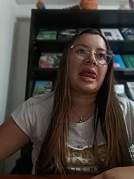 LunaDiaz999's Live XXX Chat
