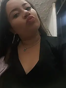 LunaDiaz999's Live XXX Chat