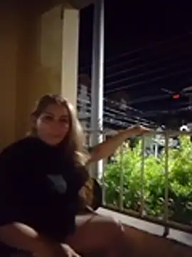 צ'אט XXX בשידור חי של SasshaSmith