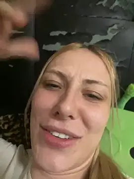 Shelly-Marie Webcam show