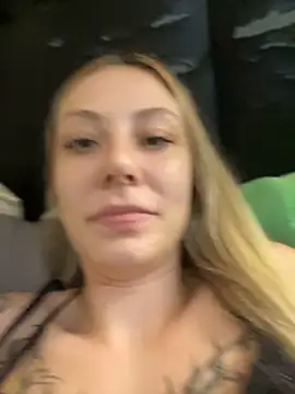 Shelly-Marie Live XXX-chat
