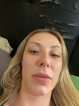 Shelly-Marie Chat XXX live