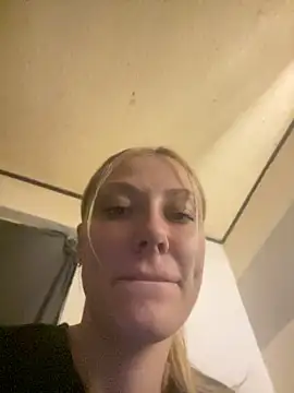 XXX chat uživo modela Shelly-Marie