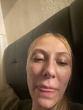 Chat +18 de Shelly-Marie ao vivo