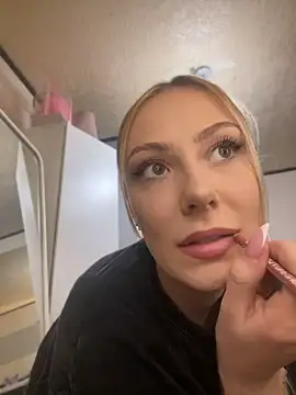 Shelly-Marie Chat XXX in diretta