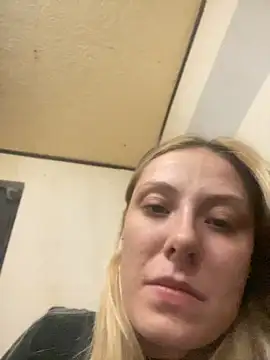 Shelly-Marie Chat XXX live