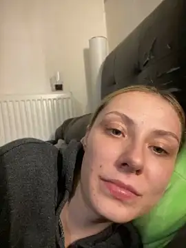 Shelly-Marie Live XXX-chat