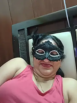 Arck_Royalgirl: διαδικτυακό σόου στην κάμερα