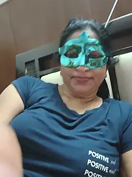 Arck_Royalgirln Webbikameraesitys