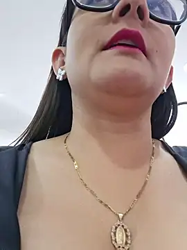 _Melisa-1's Live XXX Chat