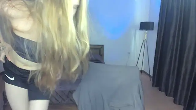 Chat +18 de MiaCream ao vivo