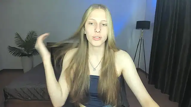 MiaCream's Live XXX Chat