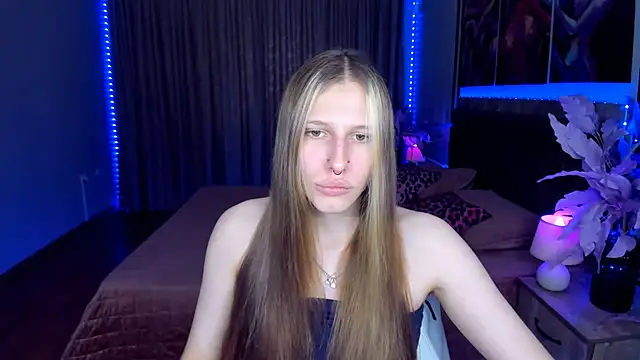 MiaCream's Live XXX Chat