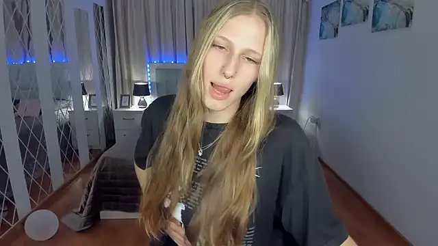 MiaCream Adlı Modelin Canlı XXX Sohbeti