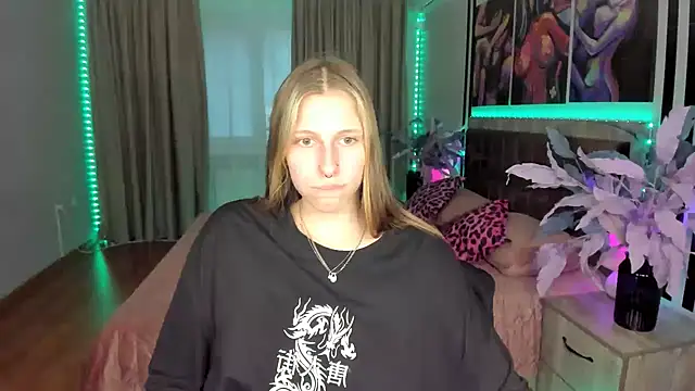 MiaCream Chat XXX in diretta