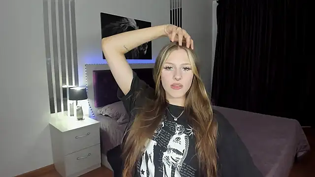 MiaCream's Live XXX Chat