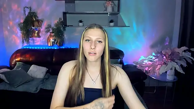 MiaCream Chat XXX in diretta