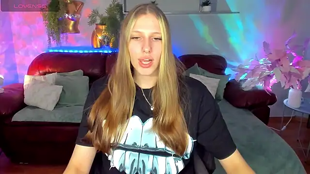 MiaCream Chat XXX in diretta