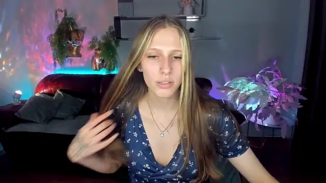 MiaCream's Live XXX Chat