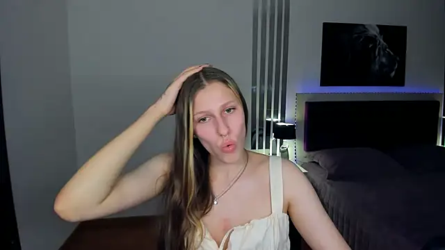 MiaCream Adlı Modelin Canlı XXX Sohbeti