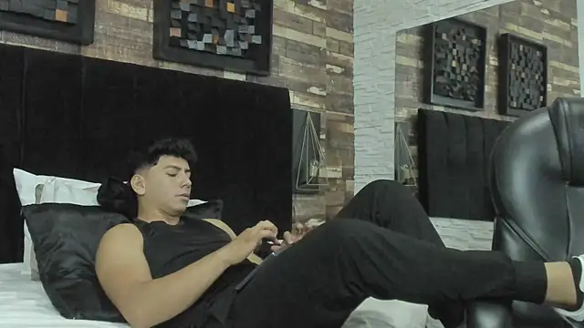 dark_ay Webcam Show