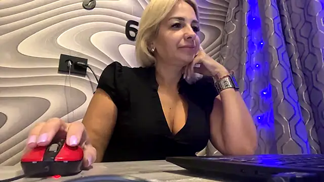 BrianaLush's Live XXX Chat
