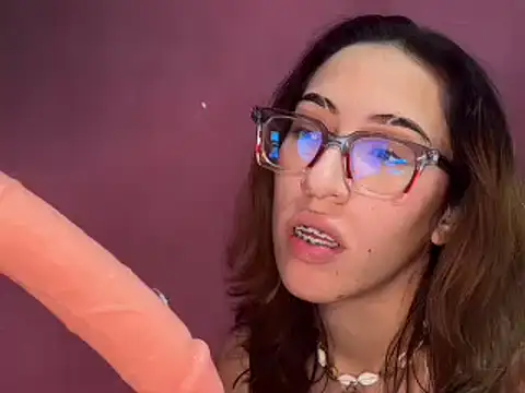 Sweet_sophy420 Adlı Modelin Canlı XXX Sohbeti