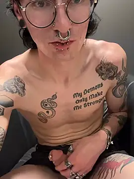 Pokazy przed kamerką – GothSadist