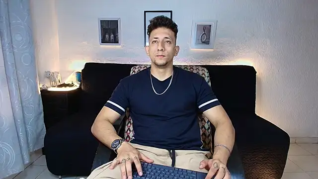 Show modela SR_EMILIOCUM na web-kameri