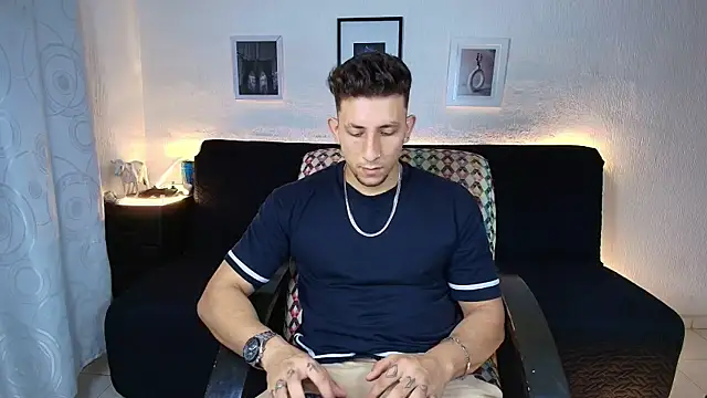 Show modela SR_EMILIOCUM na web-kameri